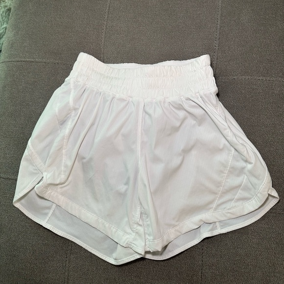 Lululemon Track That Medium Rise Shorts 5” - Size 4 - Picture 6 of 8